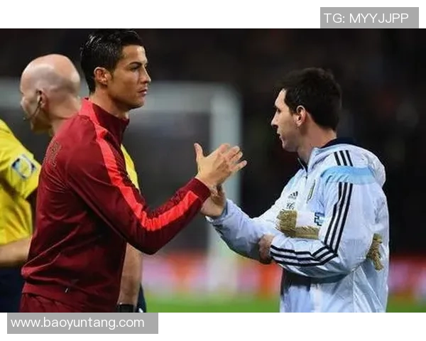 足球明星踢球时的精彩瞬间与摆手互动视频合集让你感受足球魅力与激情 足球明星踢球时的精彩瞬间与摆手互动视频合集让你感受足球魅力与激情