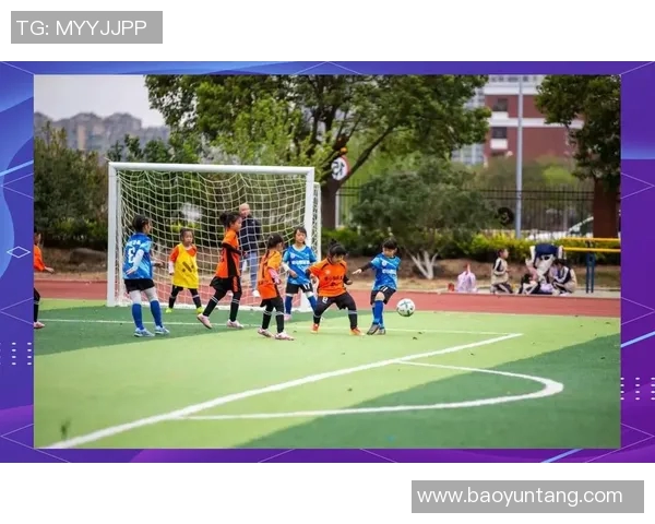 金色小辫足球明星的传奇之路与梦想追逐的故事 金色小辫足球明星的传奇之路与梦想追逐的故事